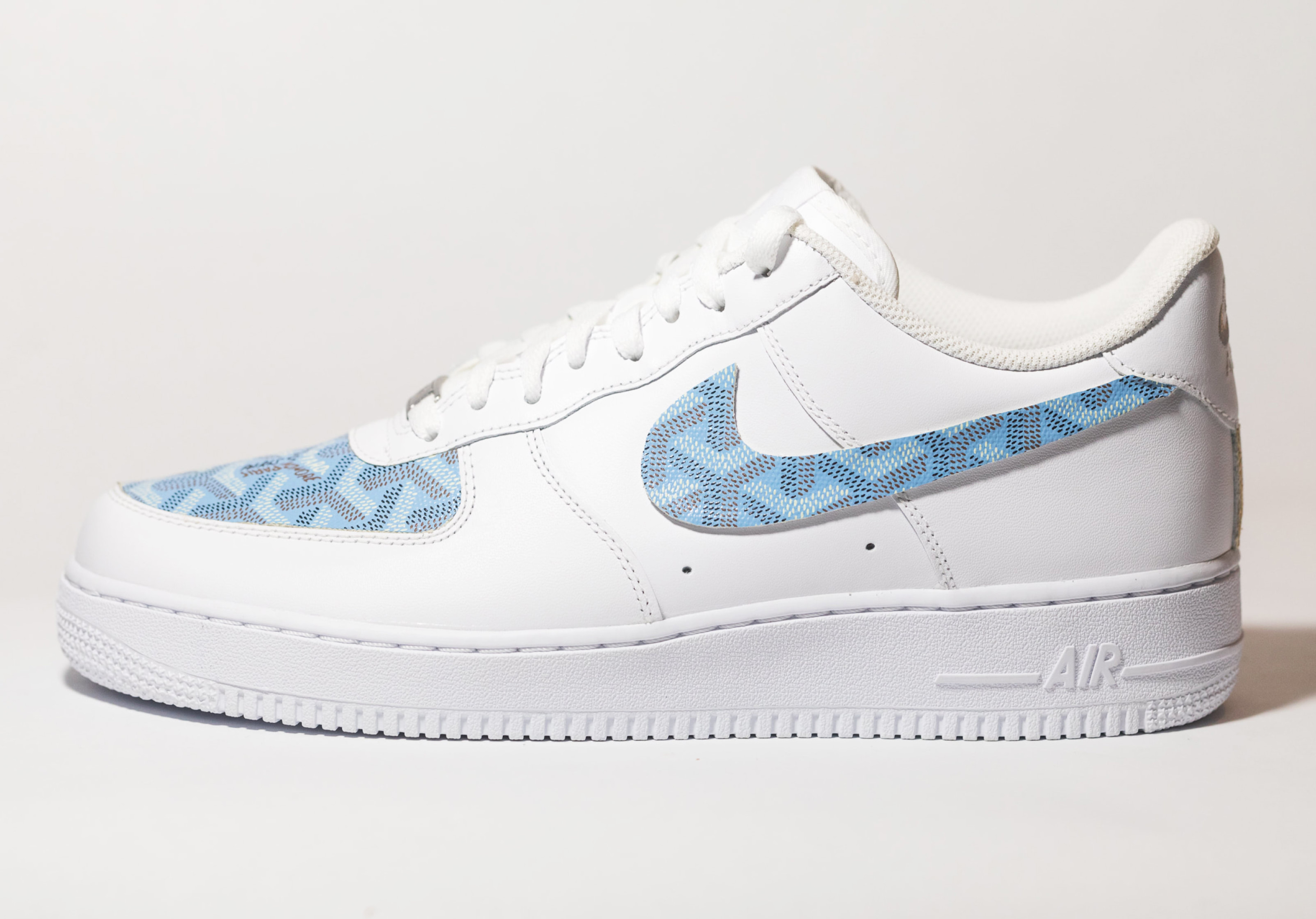 baby blue and white af1